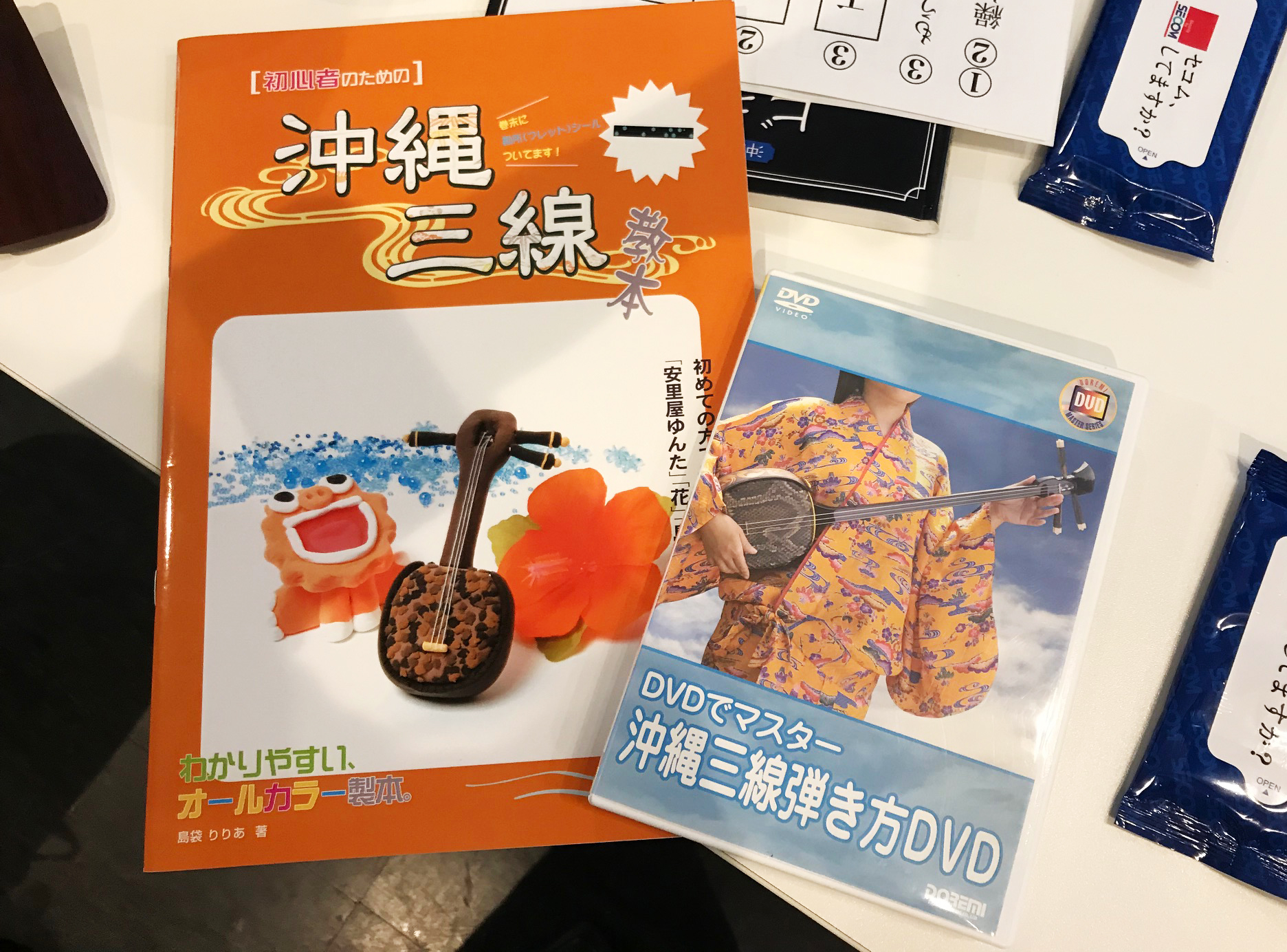 島袋りりあの三線教本とDVD